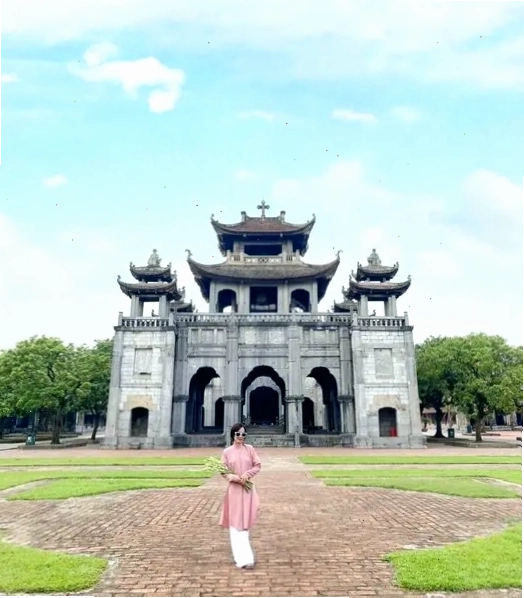 Phương Đình tại nhà thờ đá Phát Diệm