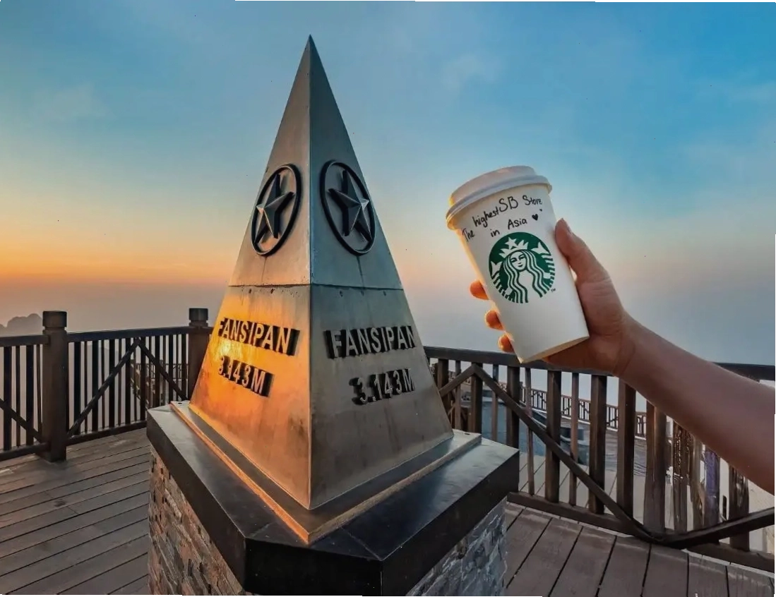 Quán Starbucks trên đỉnh Fansipan