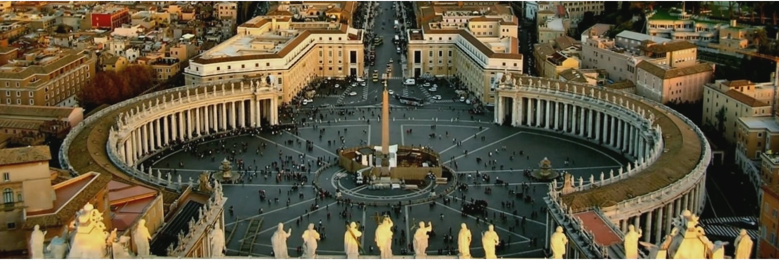 Quảng trường St. Peter nhìn từ trên cao, gần khu vực Bảo tàng Vatican