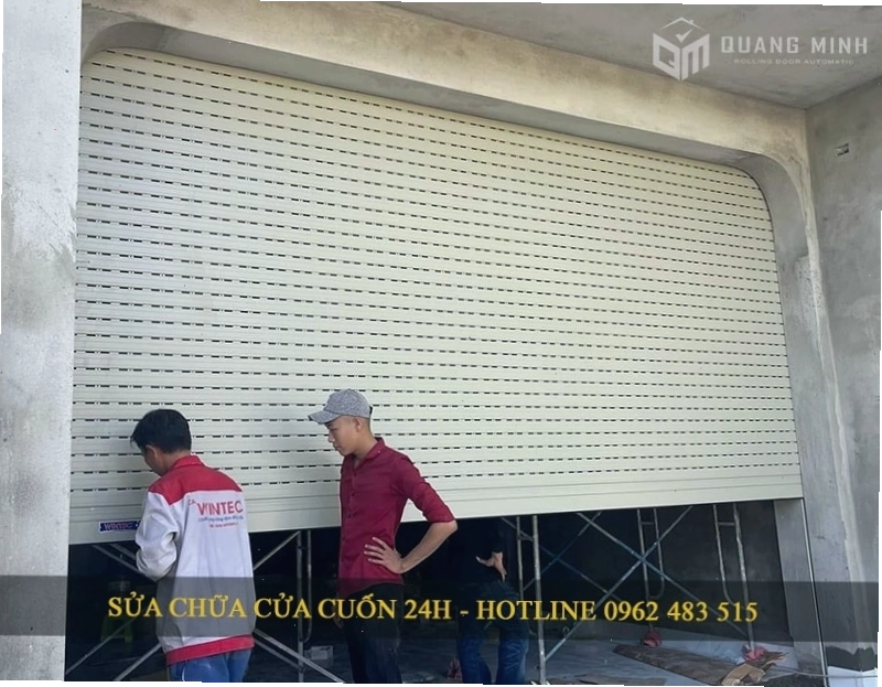 Remote cửa cuốn bị hỏng cần sửa chữa hoặc thay mới
