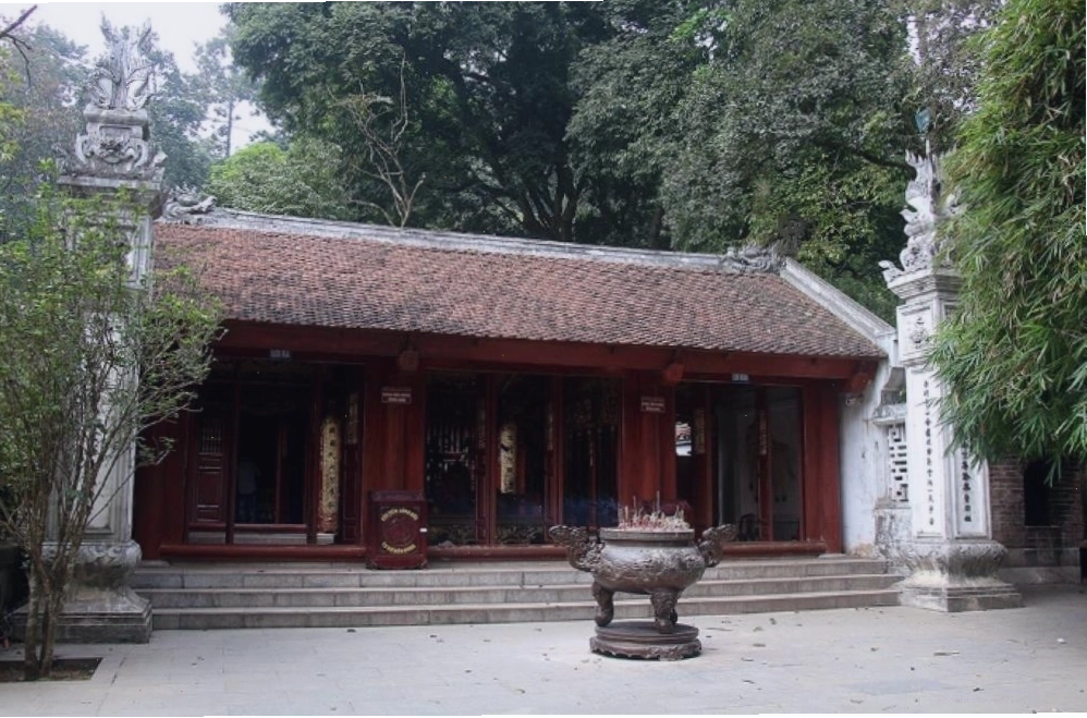Sân trước Đền Hạ thuộc Khu di tích lịch sử Đền Hùng