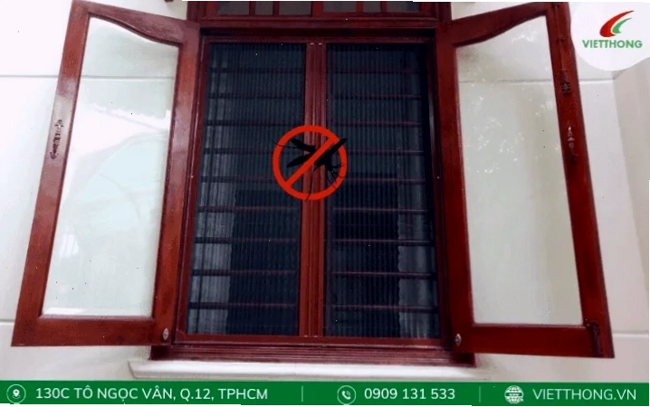 Sử dụng cửa lưới chống muỗi bảo vệ gia đình bạn