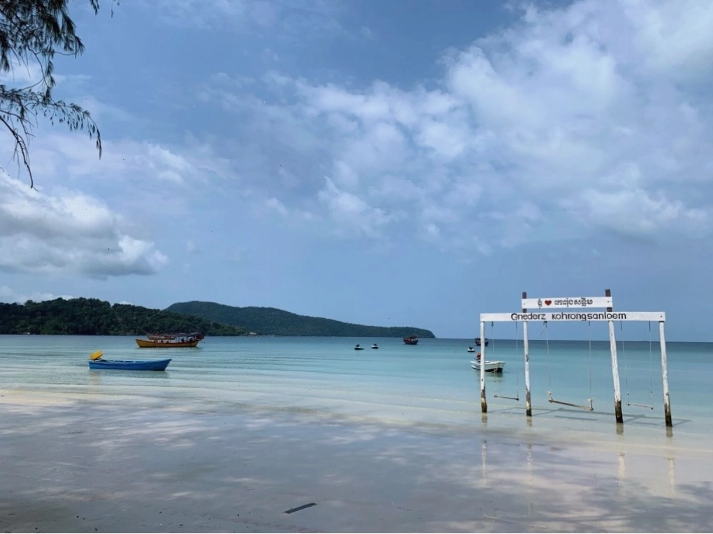 Tàu cao tốc cập bến tại Koh Rong Samloem