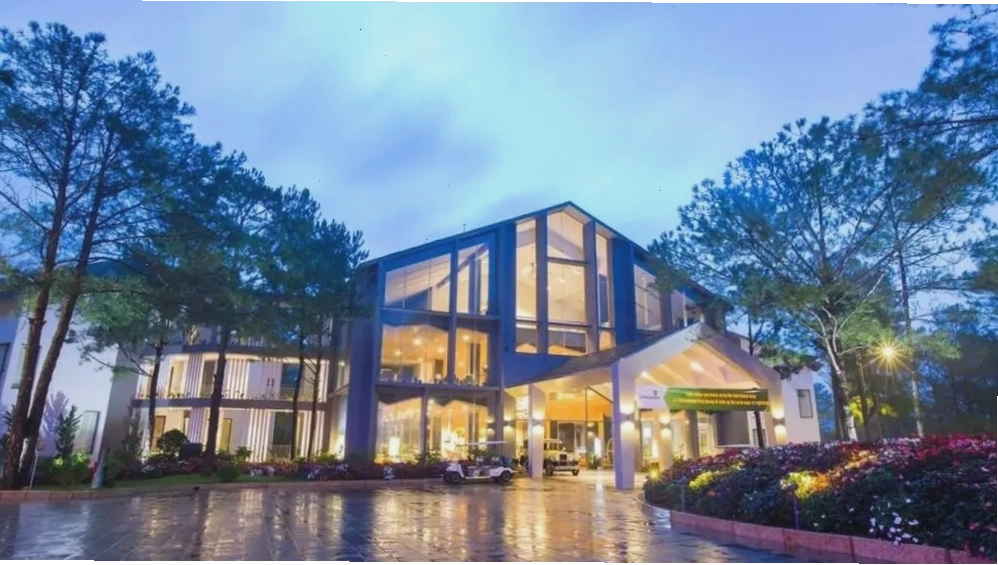 Terracotta Hotel & Resort Dalat với kiến trúc mộc mạc gần hồ Tuyền Lâm