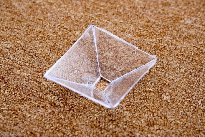 Thành phẩm máy chiếu hologram 3D tự làm
