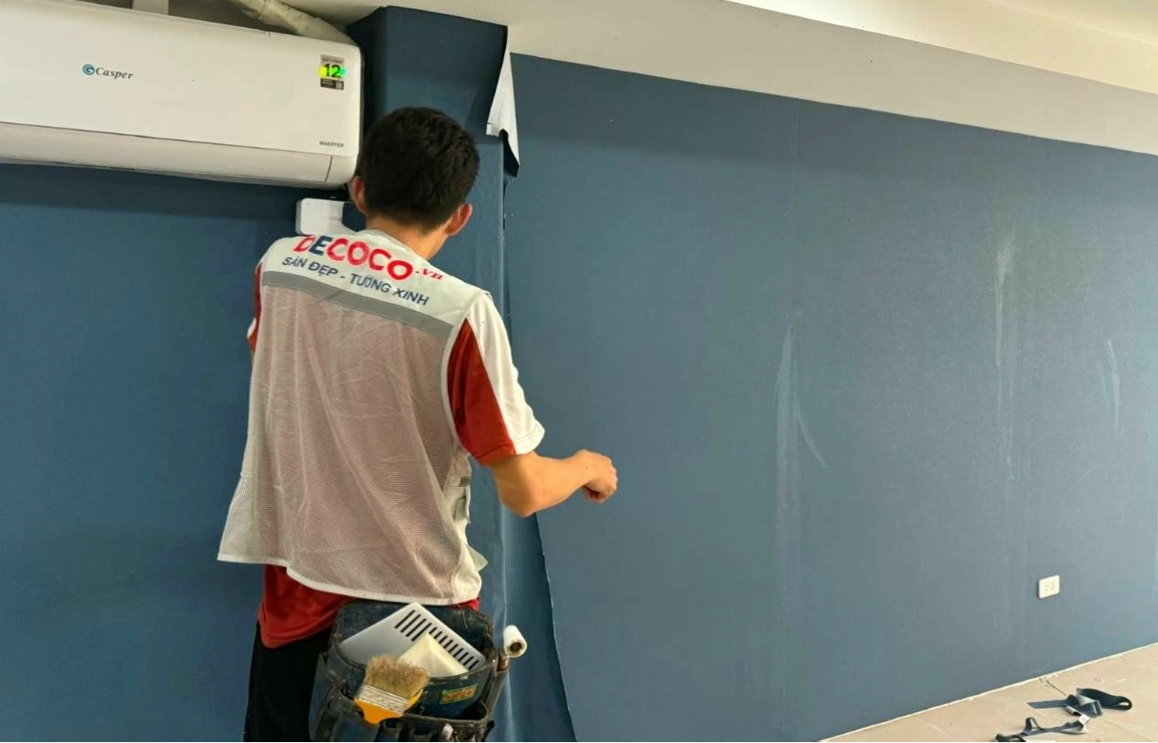 Thợ thi công dán giấy tường chuyên nghiệp tại Quận 1