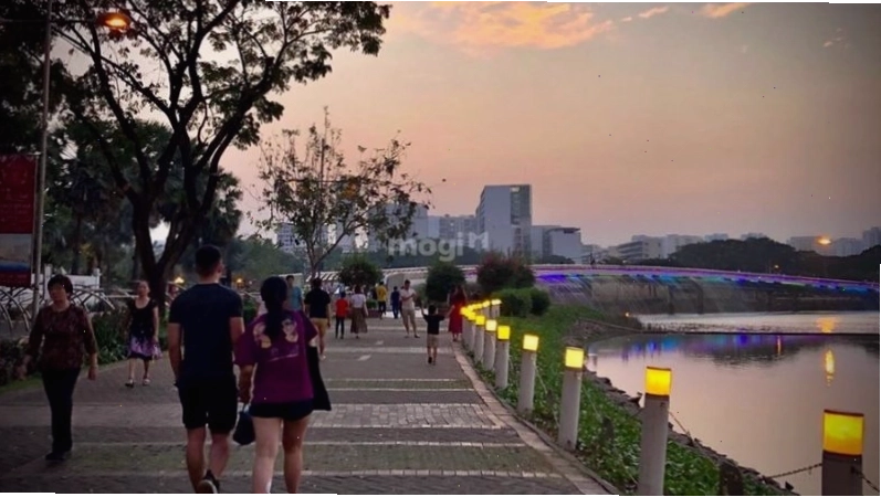 Thời điểm nên đến chơi tại công viên Hồ Bán Nguyệt