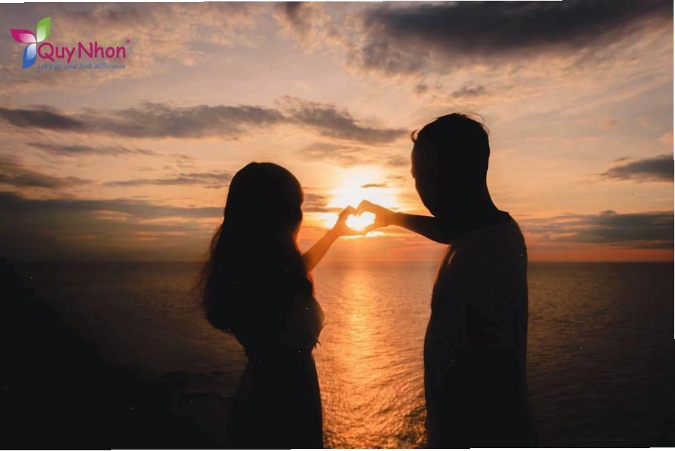 Toàn cảnh Cù Lao Xanh với bãi biển xanh biếc và những dãy núi đá