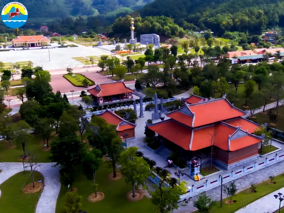 Toàn cảnh hồ nước và cảnh quan thiên nhiên tại Nam Đàn