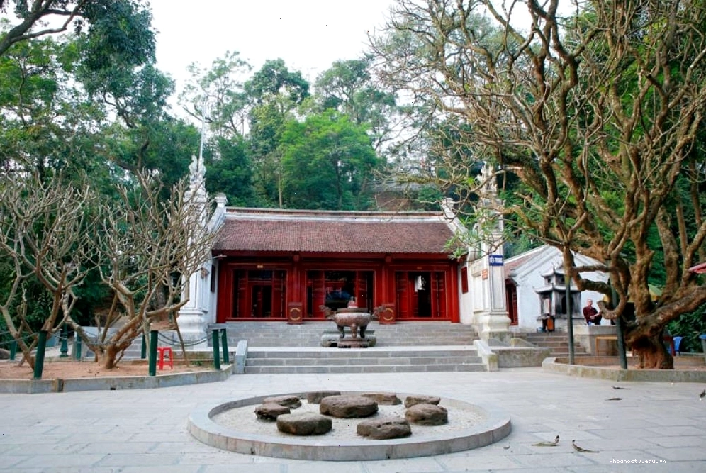 Toàn cảnh ngôi Đền Trung trong Khu di tích Đền Hùng