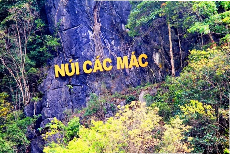 Toàn cảnh Núi Các Mác với vẻ đẹp hùng vĩ và nên thơ