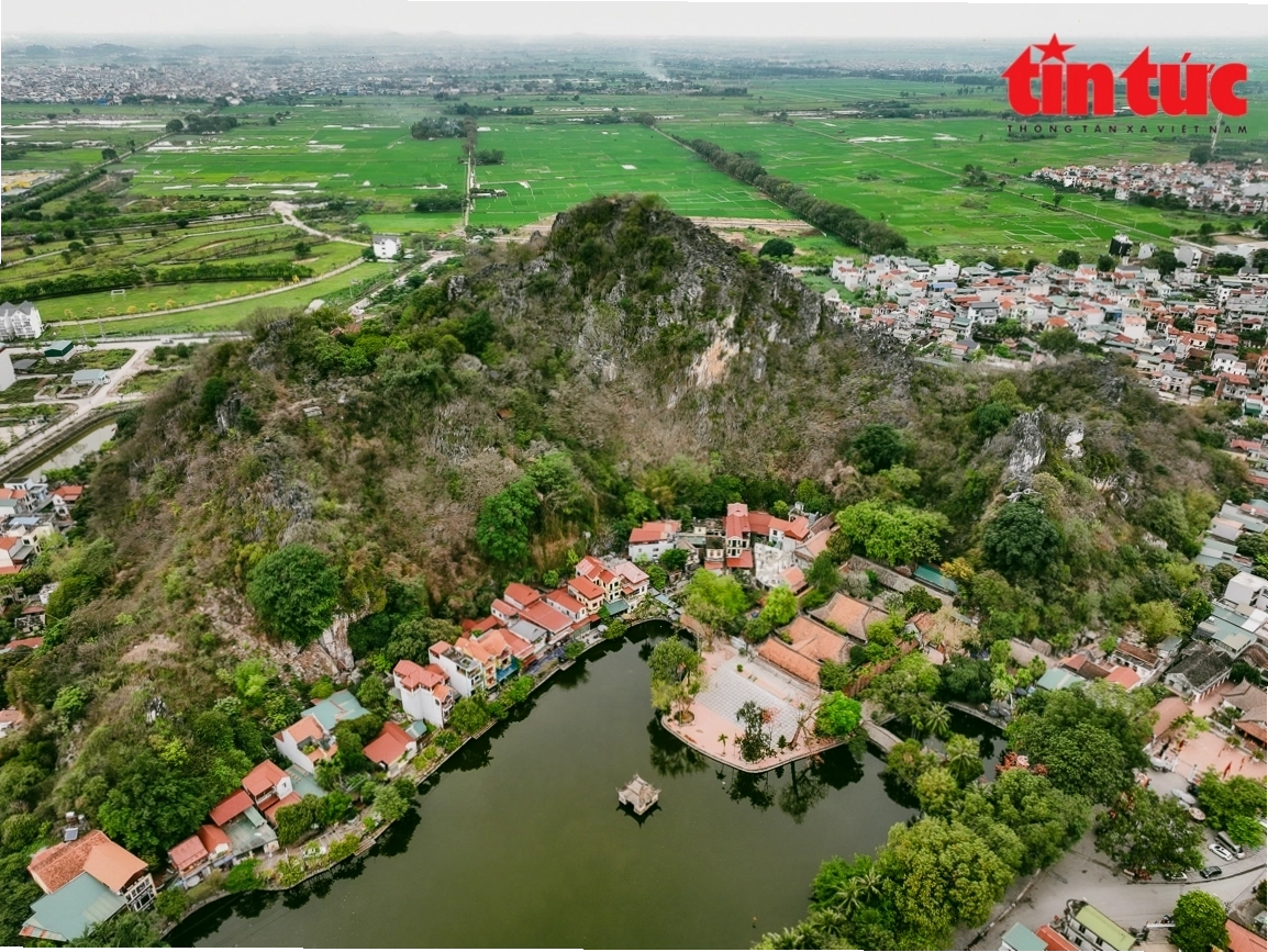 Toàn cảnh Thủy Đình Ninh Bình vào ban ngày