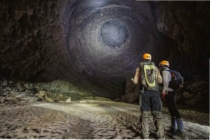 Tour Thám hiểm Hang Tiên 3 ngày 2 đêm