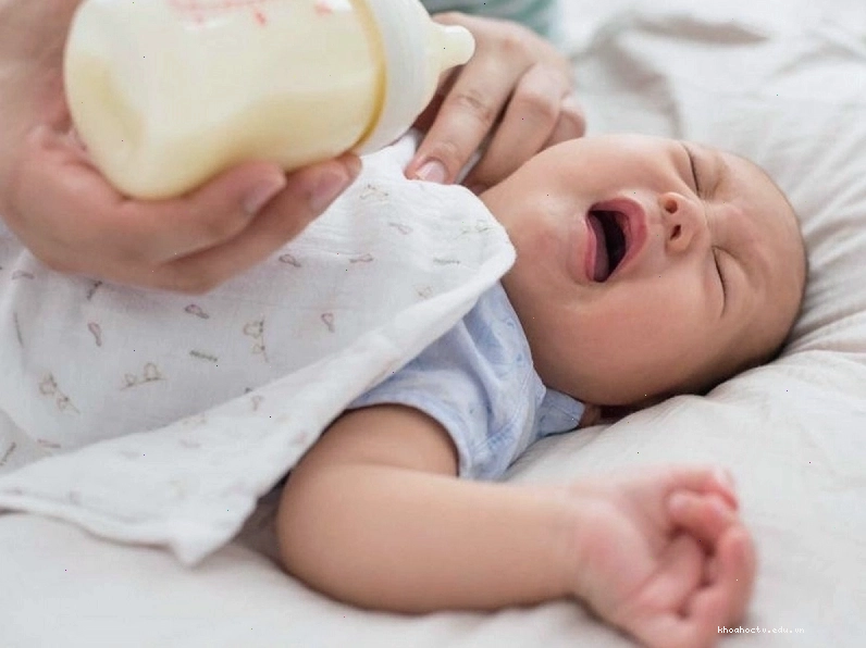 Trẻ nôn trớ nhiều lần là dấu hiệu cần thăm khám bác sĩ
