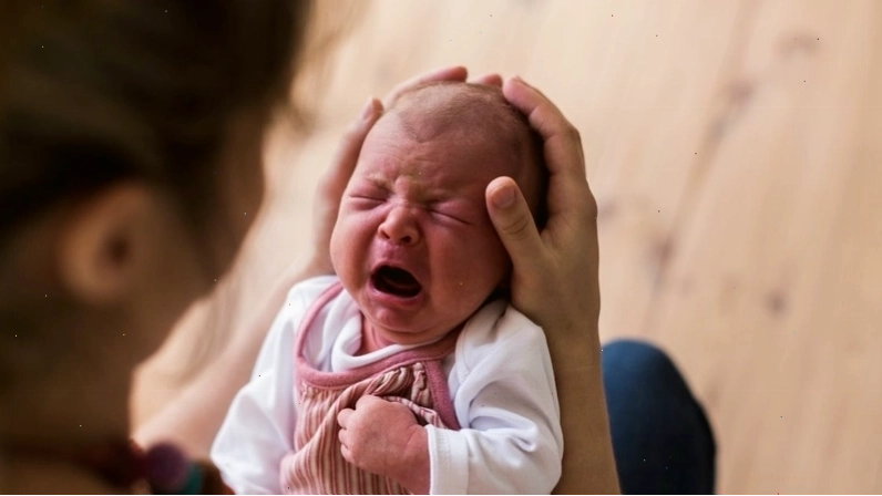 Trẻ sơ sinh có những thay đổi hành vi trong tuần khủng hoảng