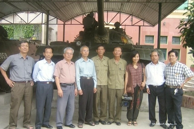 Tướng lĩnh tại Dinh Độc Lập sau ngày giải phóng