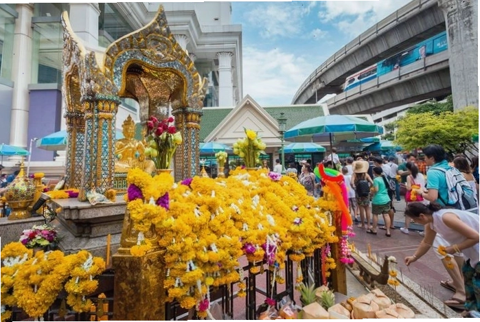 Tượng Phật uy nghi trên đỉnh núi tại Krabi