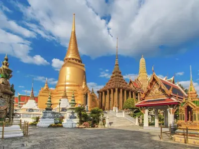 Khám phá vẻ đẹp linh thiêng của Chùa Phật Ngọc - Wat Phra Kaew