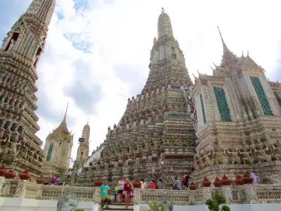 Chùa Wat Arun – Ngôi chùa cổ kính nổi bật giữa lòng Bangkok