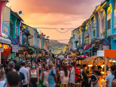 Khám phá vẻ đẹp cổ kính và sắc màu của Phố cổ Phuket