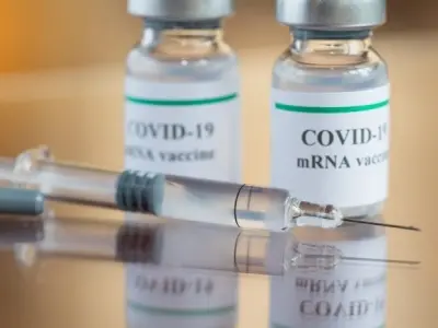 Tại sao vắc-xin mRNA được phát triển nhanh chóng như vậy?