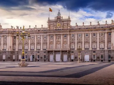 Cung điện Hoàng gia Madrid – Kiệt tác kiến trúc Tây Ban Nha
