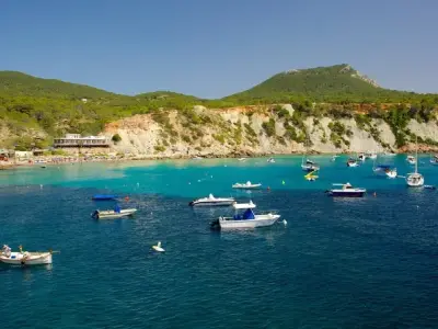 Khám phá văn hóa và ẩm thực độc đáo của Ibiza đầy màu sắc