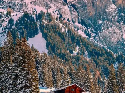 Mùa đông tuyết rơi Alps Thụy Sĩ đẹp như cổ tích