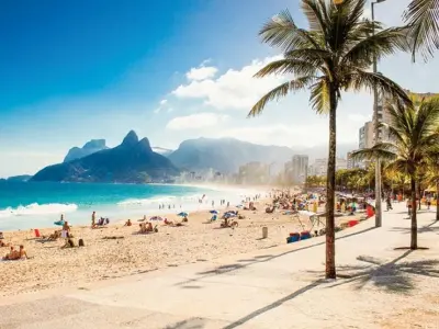 Trải nghiệm mùa hè bãi biển Copacabana Brazil náo nhiệt