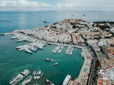 Mùa hè bãi biển Ibiza Tây Ban Nha thiên đường nghỉ dưỡng