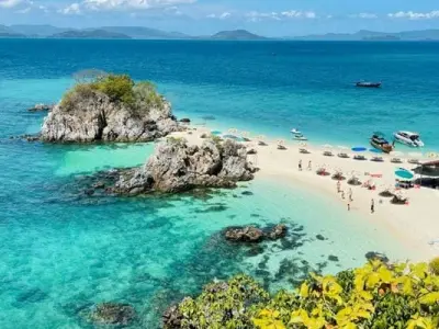 Mùa hè bãi biển Phuket Thái Lan rực rỡ sóng xanh mát