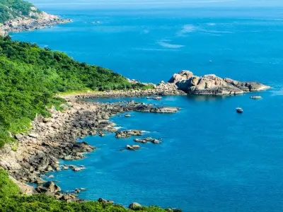 Khám phá biển Bình Định rực rỡ ngày hè nắng vàng