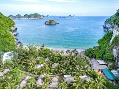 Khám phá mùa hè biển Cát Bà với bãi cát trắng mịn màng
