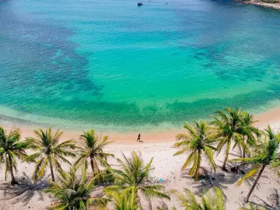 Mùa hè biển Phú Yên xanh ngắt đón nắng vàng rực rỡ