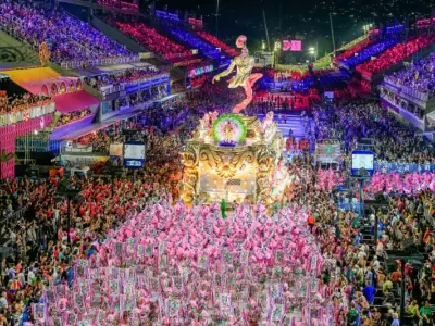 Mùa hè lễ hội Carnival Brazil sôi động và đầy màu sắc