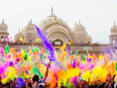 Ngắm mùa hè lễ hội Holi Ấn Độ đầy màu sắc và sôi động