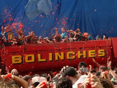 Khám phá mùa hè lễ hội La Tomatina Tây Ban Nha độc đáo