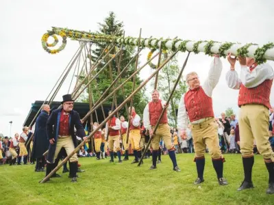 Mùa hè lễ hội Midsummer Thụy Điển sôi động rực rỡ
