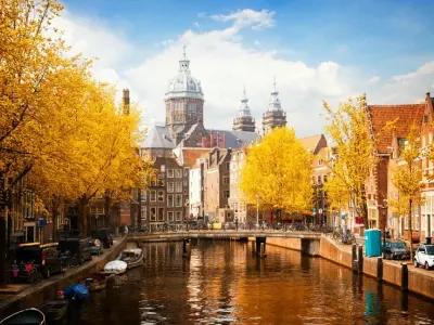 Mùa thu lá đỏ Amsterdam Hà Lan đẹp lãng mạn và đầy cuốn hút