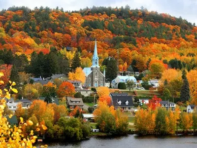 Mùa thu lá đỏ Canada rực rỡ sắc màu làm say lòng du khách