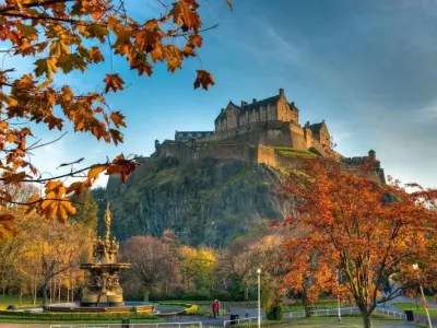 Mùa thu lá đỏ Edinburgh Scotland đẹp như tranh cổ tích