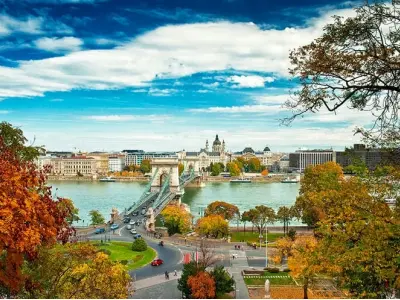 Mùa thu lá vàng Budapest Hungary đẹp như tranh vẽ