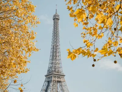Mùa thu lá vàng Paris Pháp đẹp lãng mạn như tranh vẽ