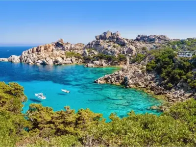 Khám phá vẻ đẹp thiên đường Địa Trung Hải tại Sardinia