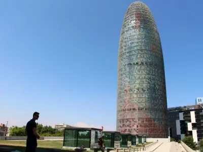 Khám phá Tháp Agbar – Biểu tượng kiến trúc độc đáo Barcelona