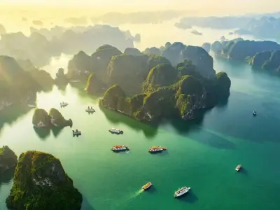 Ngắm ảnh mùa hè biển Hạ Long xanh biếc và quyến rũ
