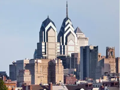 Tòa nhà One Liberty Place cao nổi bật giữa thành phố