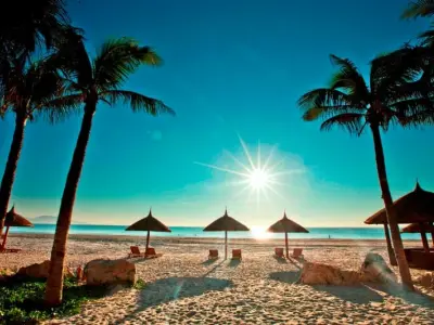 Mùa hè biển Phú Quốc rực nắng vàng và sóng xanh