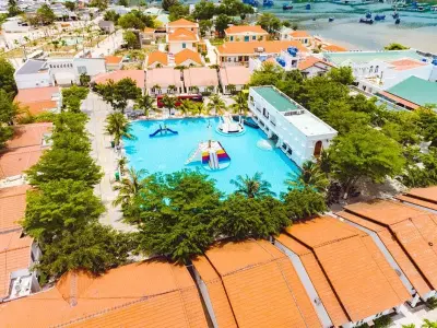 Chiêm ngưỡng ảnh Villa biển Vĩnh Hy lãng mạn bên bờ biển