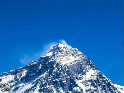 Chinh phục đỉnh Everest: Hành trình khám phá nóc nhà thế giới